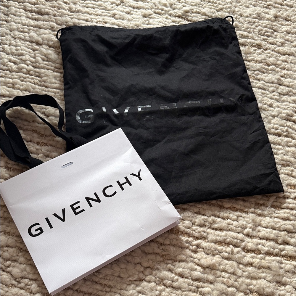 ♥️ NEW Givenchy large Dustbag with shopping bag combo